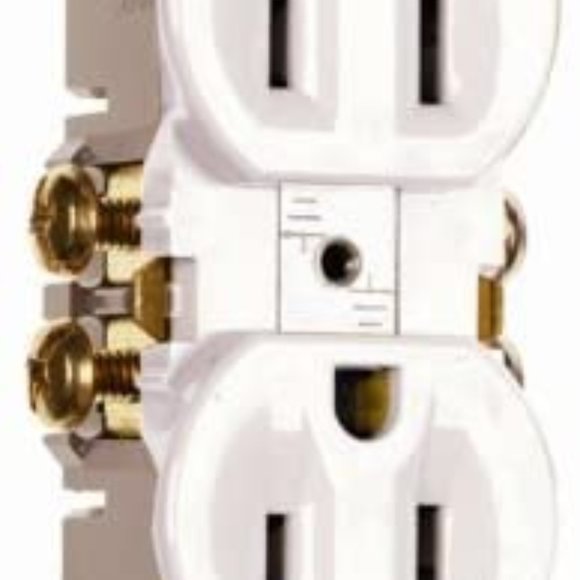 NEW Legrand-Pass & Seymour 3232WCP TradeMaster 15 Amp/125-Volt AC White - Picture 1 of 1